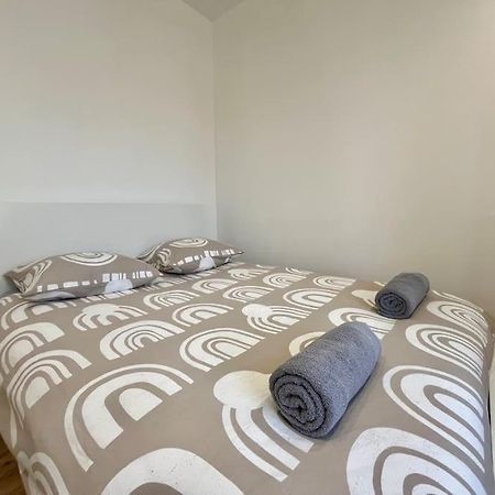 T2 Renove A 15 Min De Lyon Apartment Pierre-Benite Luaran gambar